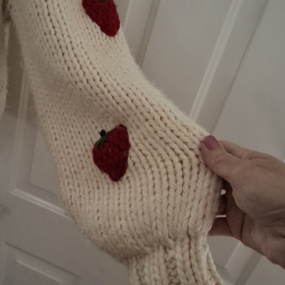 Chunky Knit Cream Cardigan with Strawberry Embroidery Oversize Fit - Picture 4 of 4
